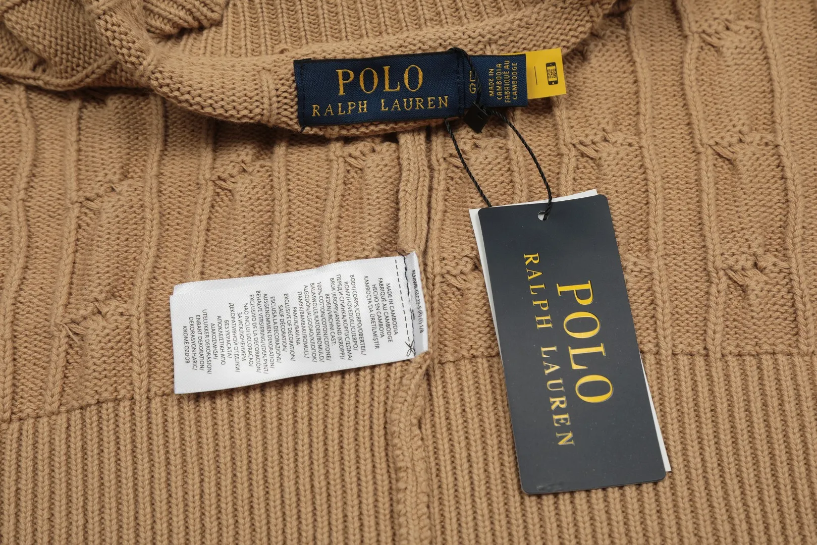 🅿️230 "Top quality" Style number: DS006# [Ralph Lauren round neck solid color pony embroidered logo twist knitted cardigan] ✅Ralph Lauren classic basic versatile knitted cardigan jacket for all seasons ✅Main supplier platform live broadcast Wholesale entity Replacement if out of stock No removal from shelves ✅ZP quality 1:1 version Scan code to enter the GF website Counter quality ✅Detailed quality The only one in Guangzhou Imported quality cotton yarn Focusing on high-end, cost-effective, and good quality. Needless to say, the version is restored to the original version. The maximum size can be worn up to 160 pounds. Loose, comfortable and stress-free. ✅The upper body is simple and easy to match. A must-have for goddess ootd. Good-looking clothes are never picky. A must-have in the goddess’ wardrobe. Size: S-XL. Color: Black, navy, off-white, gray, light blue, light pink, colorful blue, khaki, bright yellow, purple, Chinese red, turquoise green.